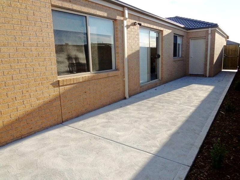 33 Samson Brook Drive, Wallan VIC 3756
