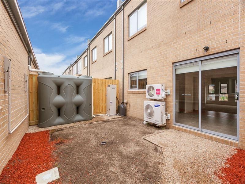 6 Lawn Walk, Mernda VIC 3754