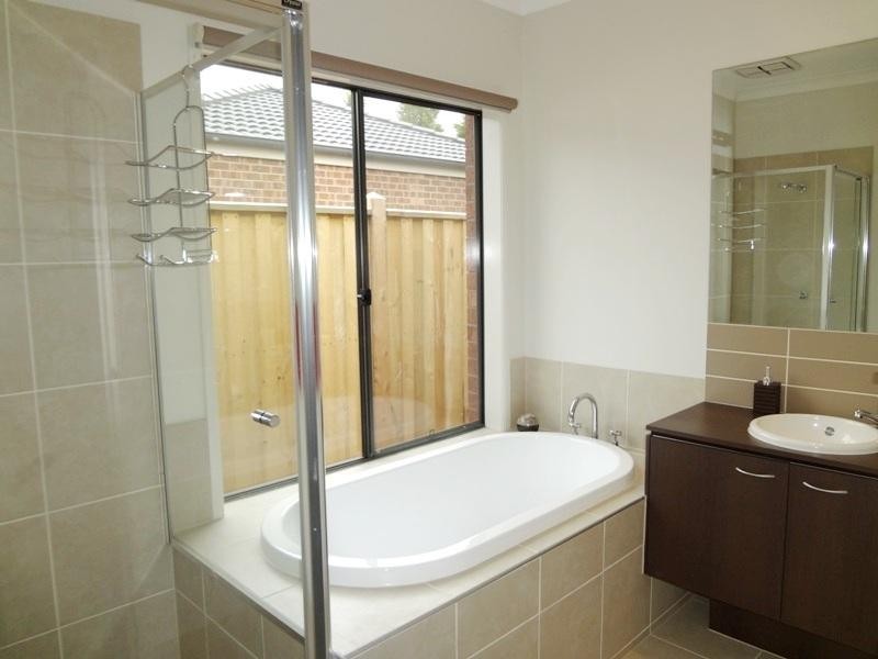 33 Evolve Esplanade, Wollert VIC 3750