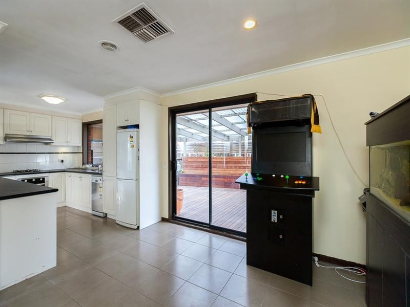 77 Banbury Crescent, Craigieburn VIC 3064