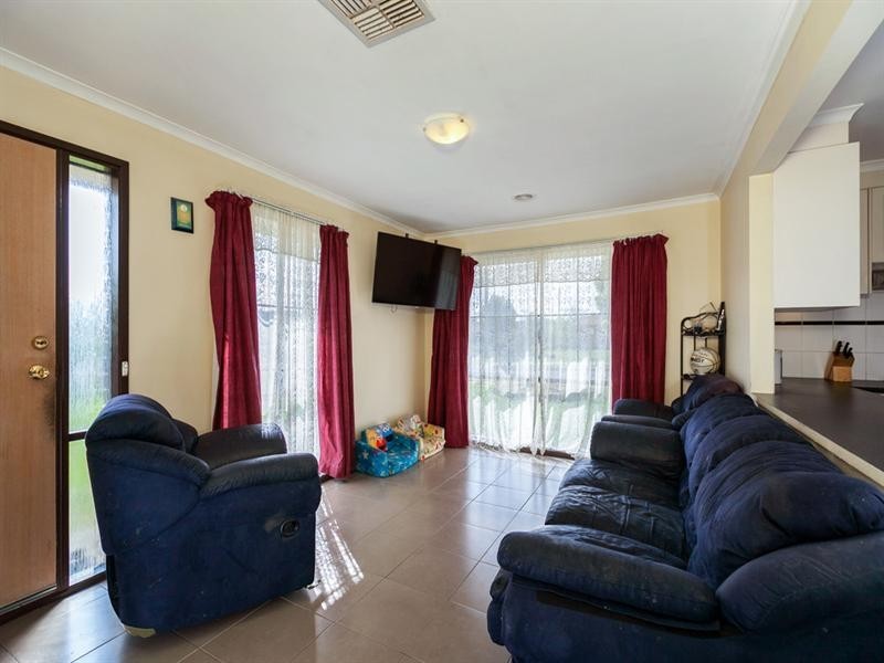 77 Banbury Crescent, Craigieburn VIC 3064