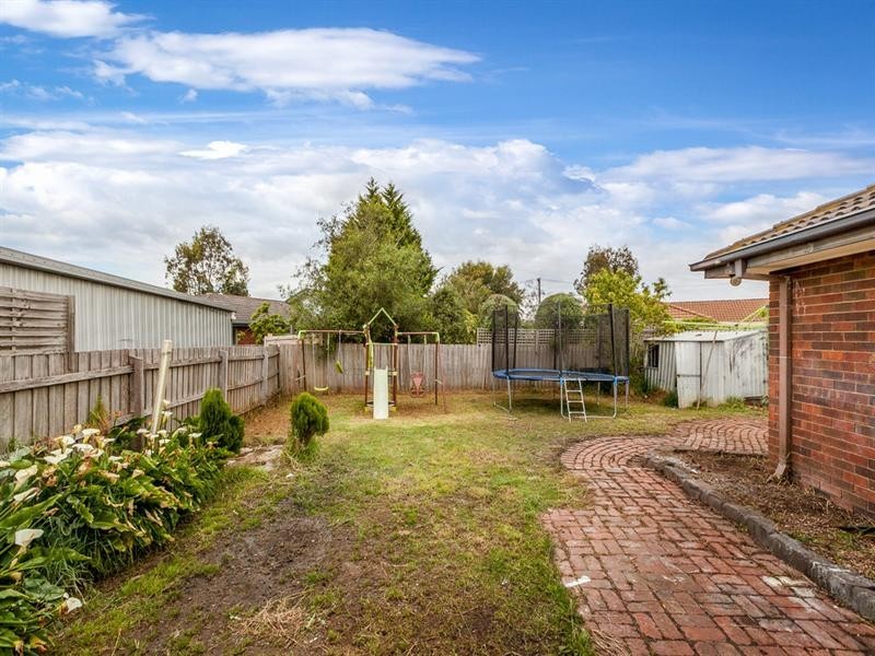 77 Banbury Crescent, Craigieburn VIC 3064