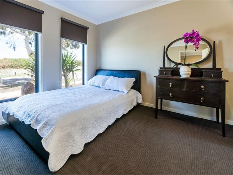 27 Shaftsbury Drive, Epping VIC 3076