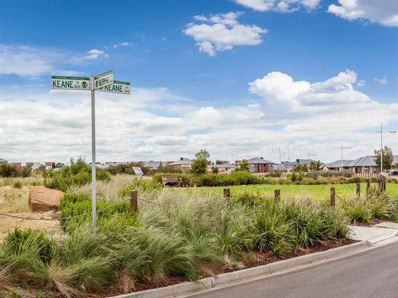 25 Keane Crescent, Lalor VIC 3075