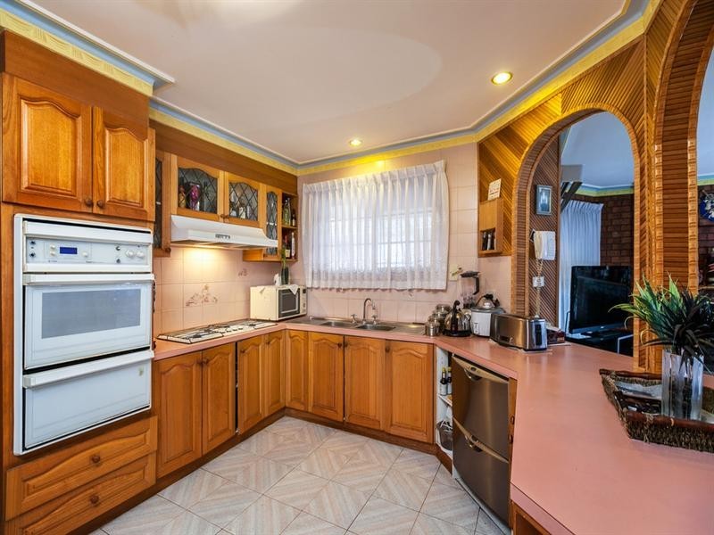 18 Pandora Avenue, Thomastown VIC 3074