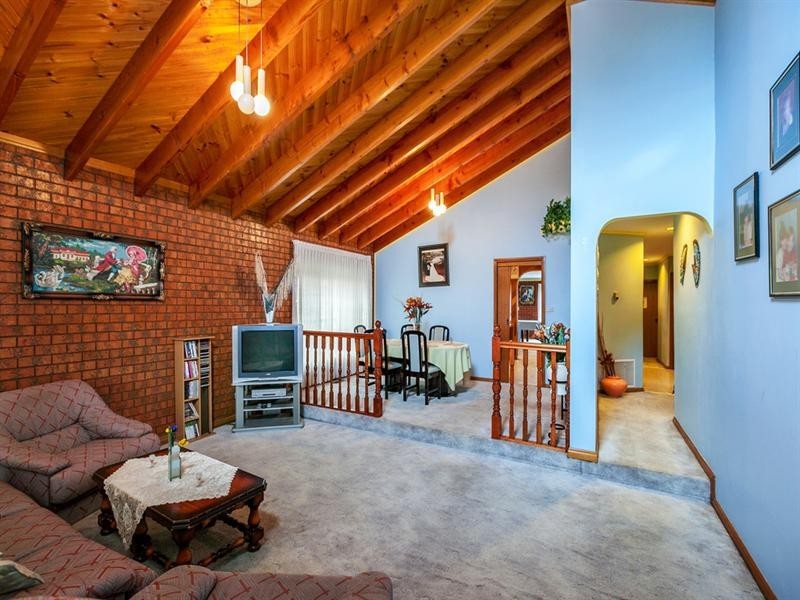 18 Pandora Avenue, Thomastown VIC 3074