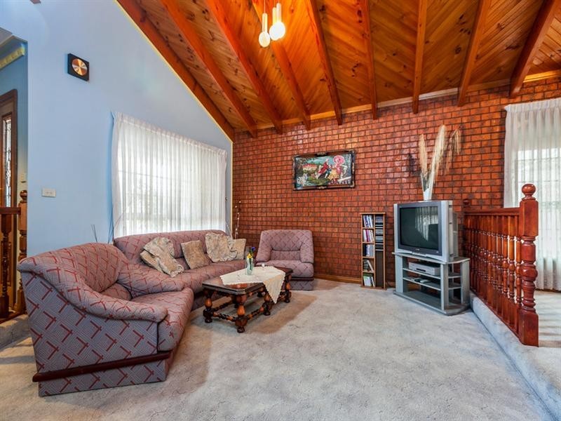 18 Pandora Avenue, Thomastown VIC 3074