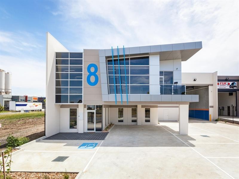 8 Yellowbox Drive, Craigieburn VIC 3064