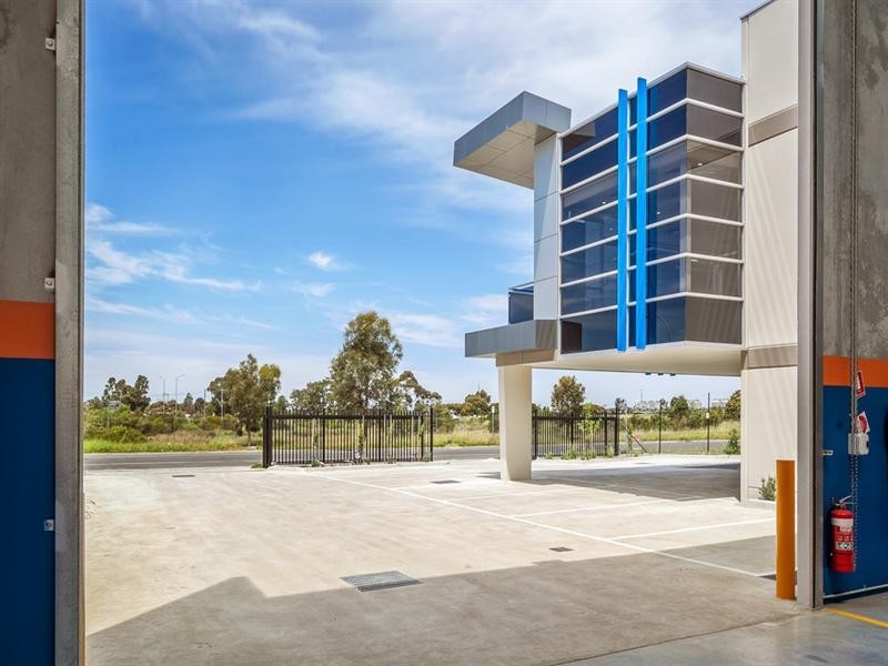 8 Yellowbox Drive, Craigieburn VIC 3064
