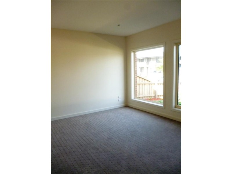 10 Saint Nikola Terrace, Lalor VIC 3075