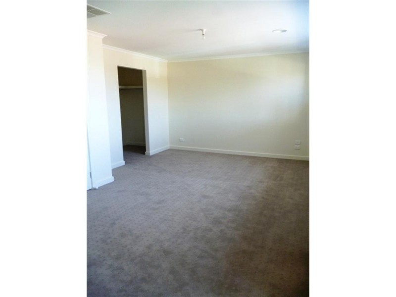 10 Saint Nikola Terrace, Lalor VIC 3075