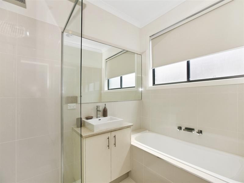 42 Le Page Run, South Morang VIC 3752