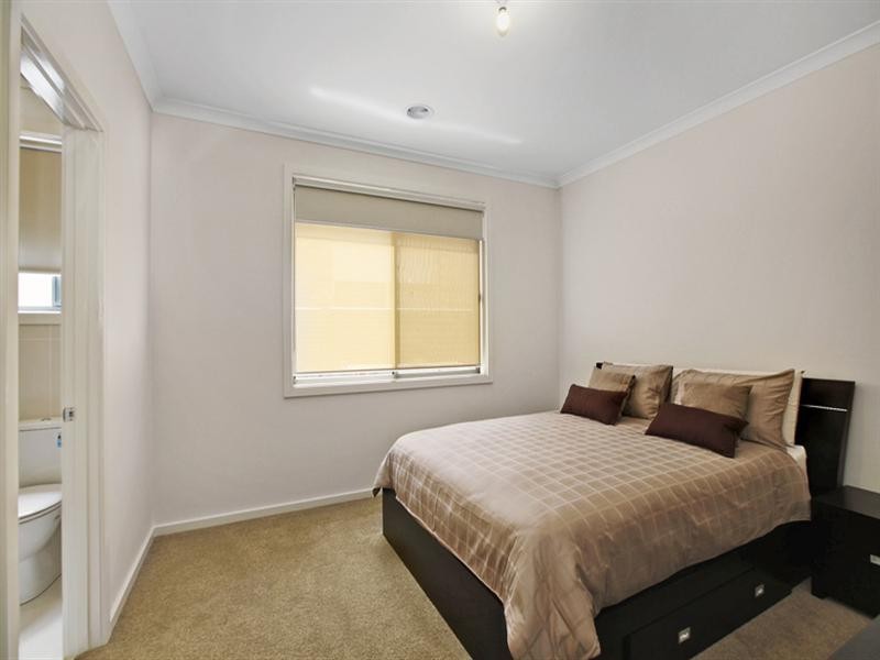42 Le Page Run, South Morang VIC 3752