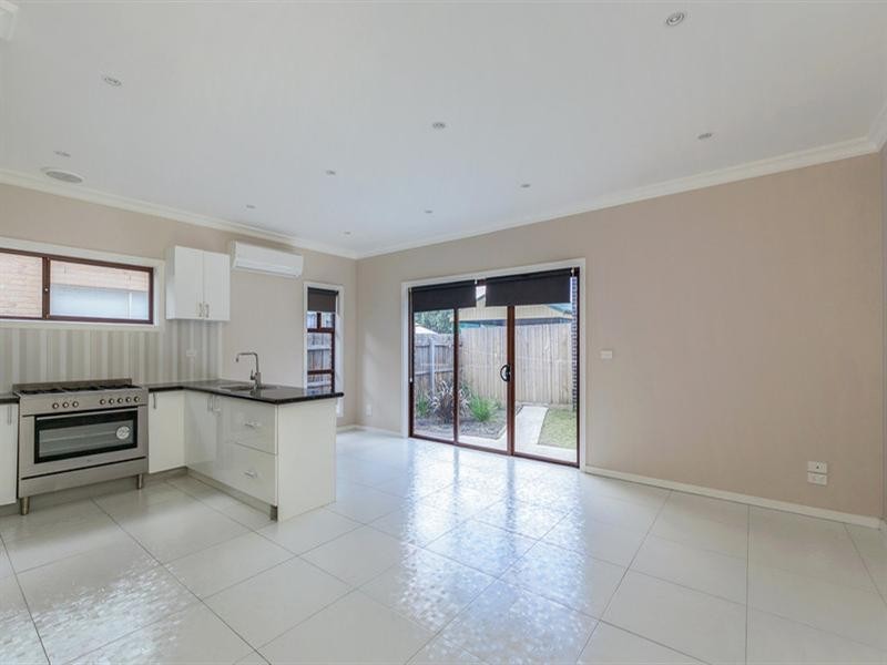 1/16 Elsey Road, Reservoir VIC 3073