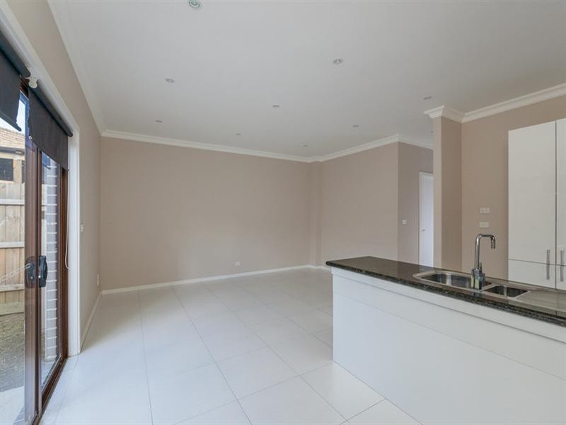 1/16 Elsey Road, Reservoir VIC 3073