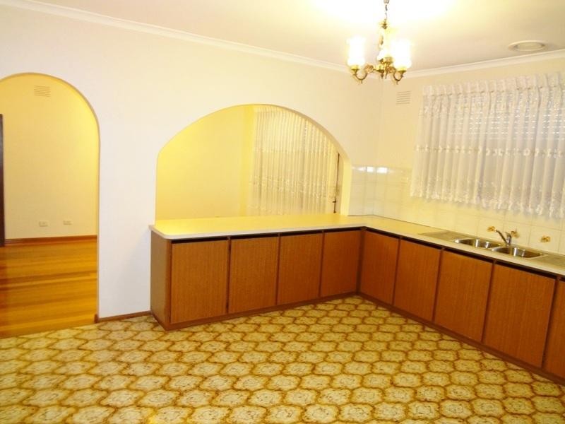 10 Brigette Court, Lalor VIC 3075