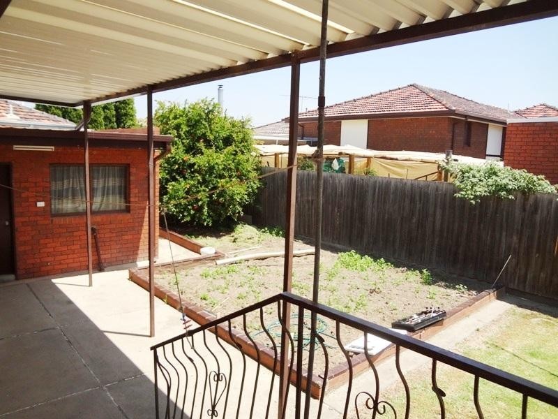 10 Brigette Court, Lalor VIC 3075