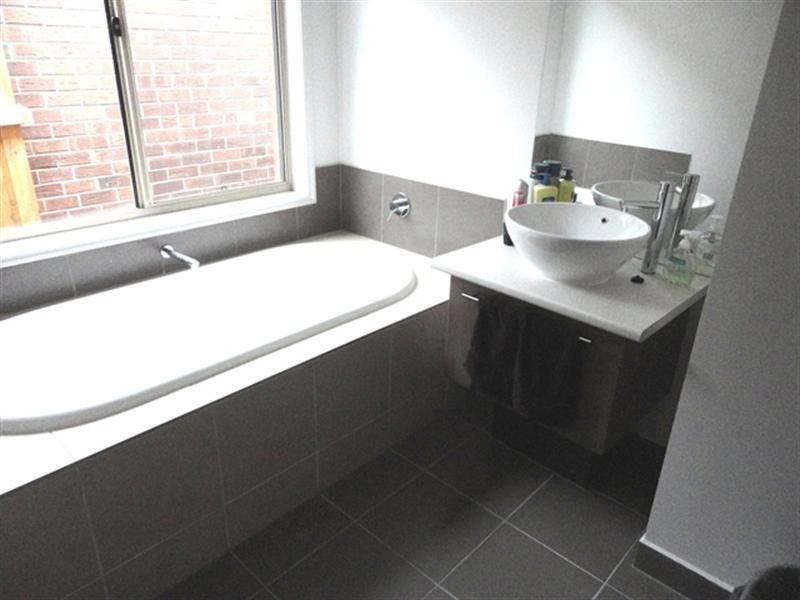 14 Peak Crescent, Doreen VIC 3754