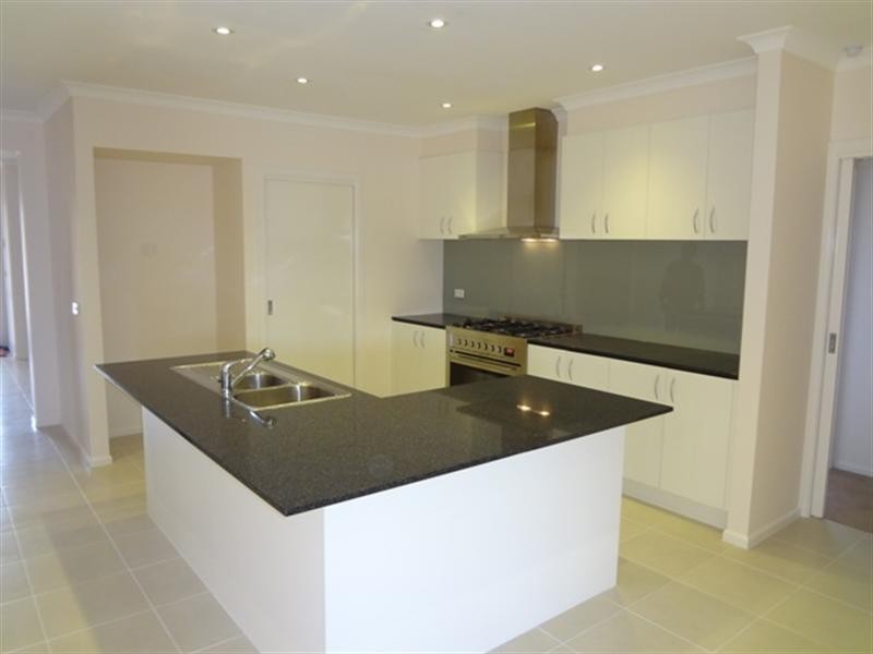 12 Lanai Avenue, Wollert VIC 3750