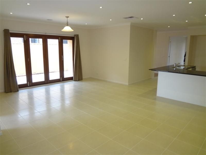 12 Lanai Avenue, Wollert VIC 3750