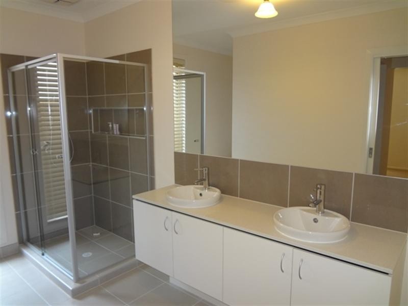 12 Lanai Avenue, Wollert VIC 3750