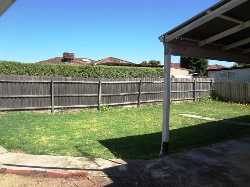 9 Magnolia Court, Lalor VIC 3075