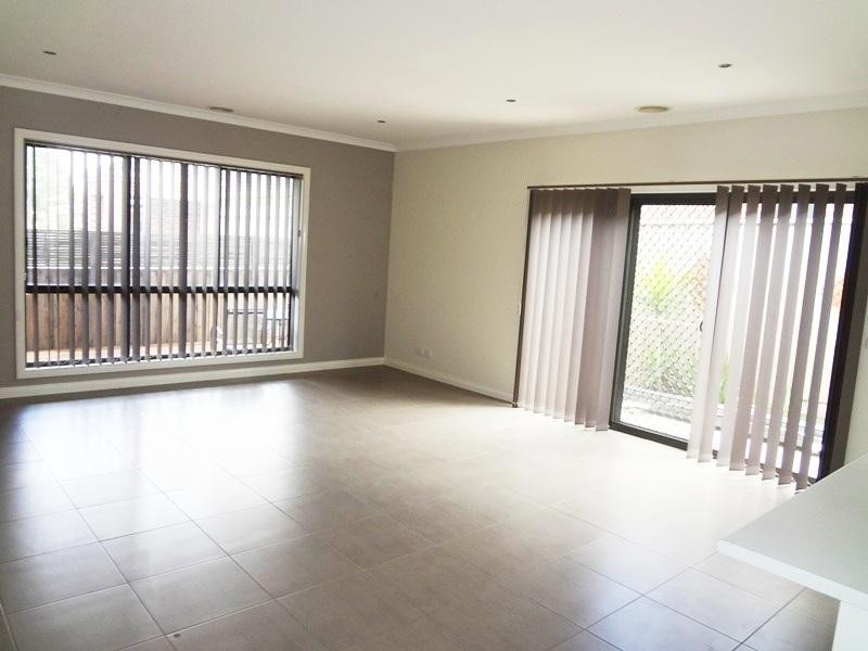 30 Alhambra Drive, Epping VIC 3076