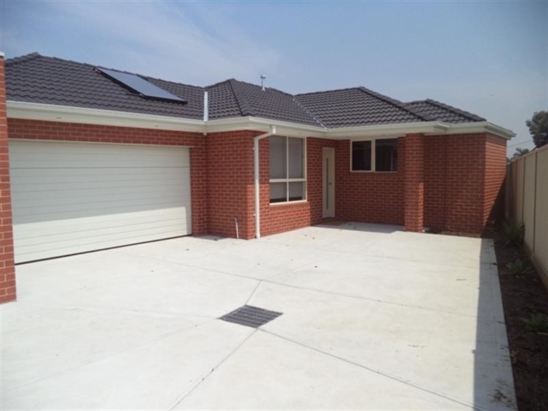 2/17 Ruthven Crescent, Lalor VIC 3075