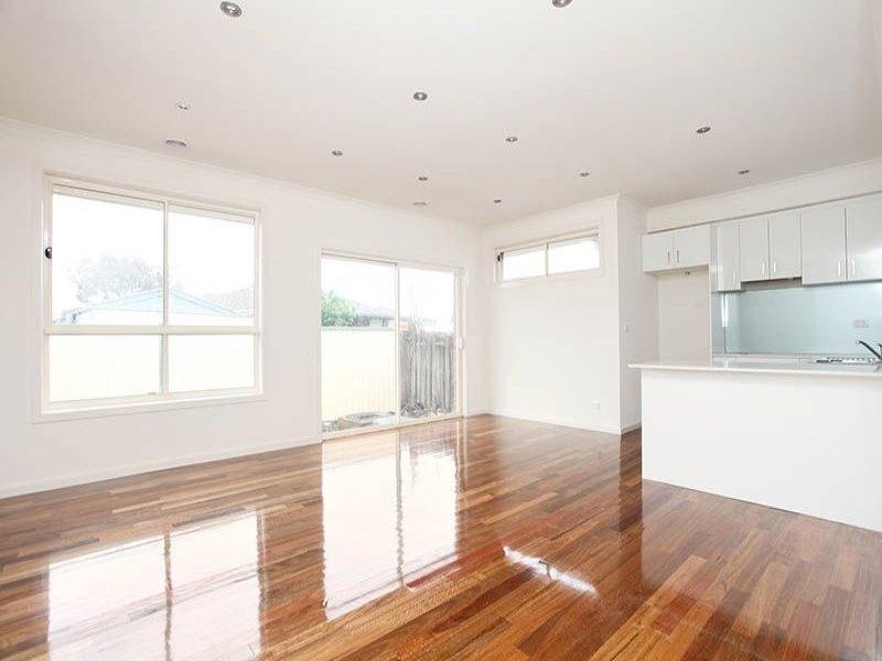 2/17 Ruthven Crescent, Lalor VIC 3075