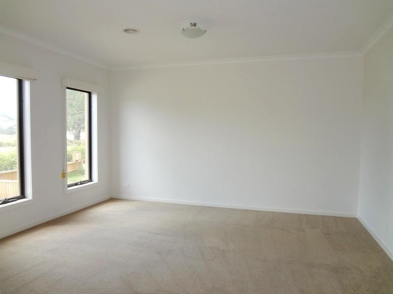 2 Prowse Walk, Epping VIC 3076