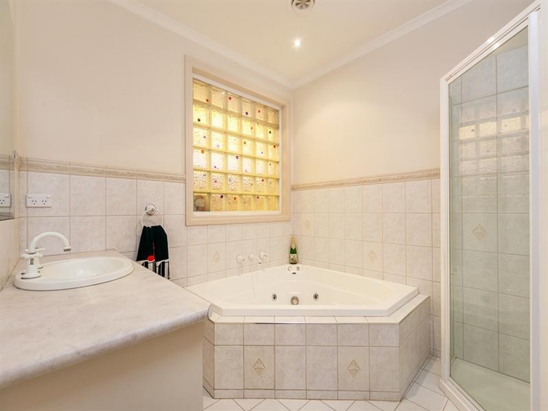 7 Middle Court, Thomastown VIC 3074