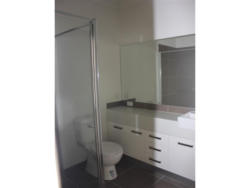 2/8 Mavora Place, South Morang VIC 3752