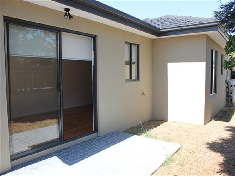 4/13 Edna Street, Thomastown VIC 3074