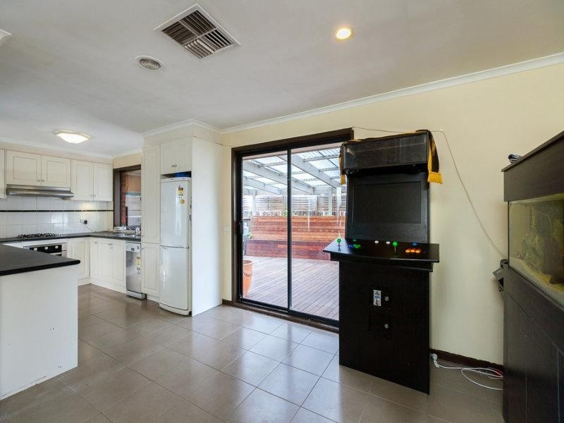 77 Banbury Crescent, Craigieburn VIC 3064
