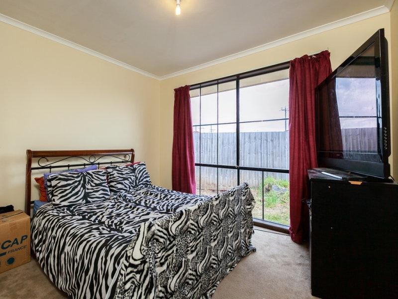 77 Banbury Crescent, Craigieburn VIC 3064