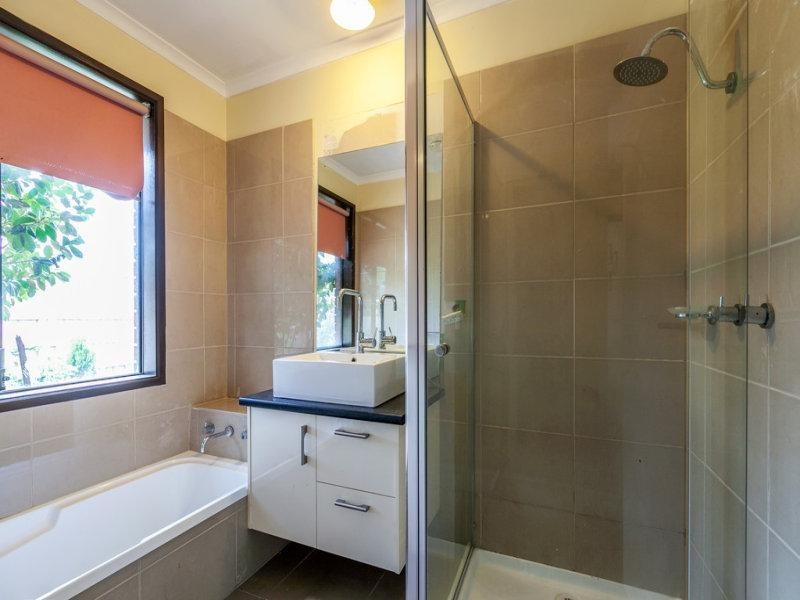 77 Banbury Crescent, Craigieburn VIC 3064