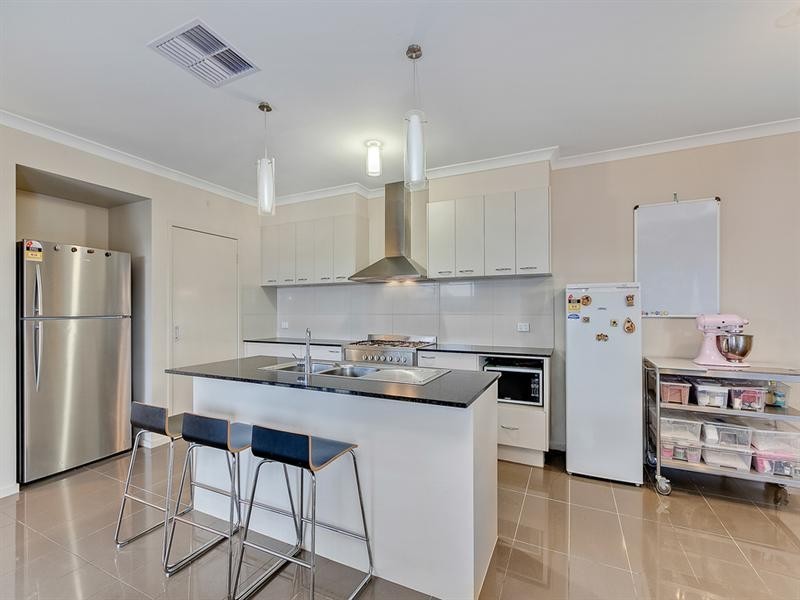 39 Kingscote Way, Epping VIC 3076