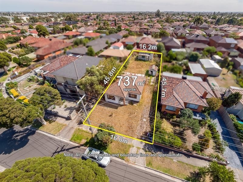 17 Clarke Street, Thomastown VIC 3074