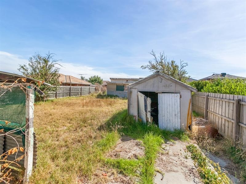 17 Clarke Street, Thomastown VIC 3074