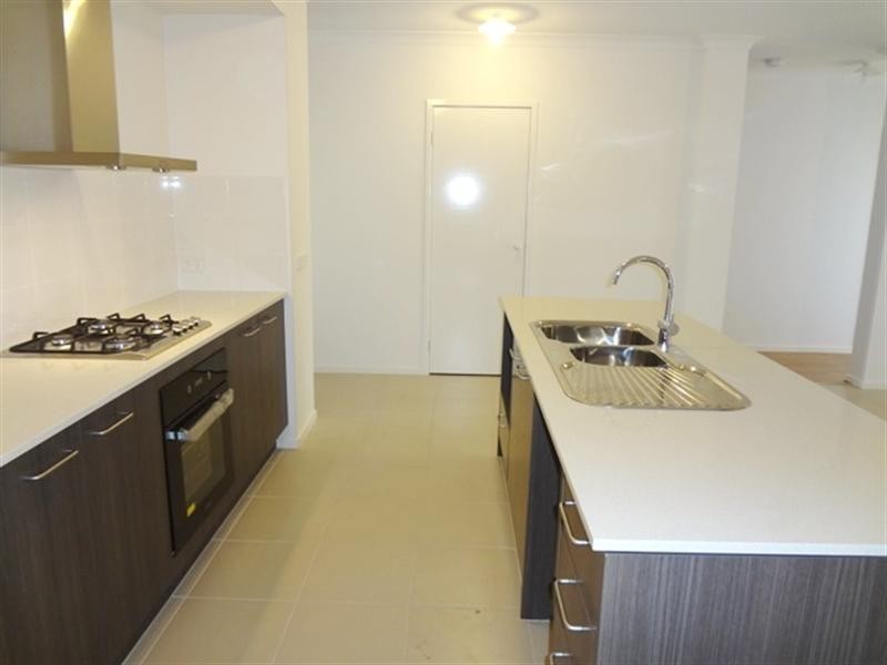 12 Lucindale Road, Wollert VIC 3750