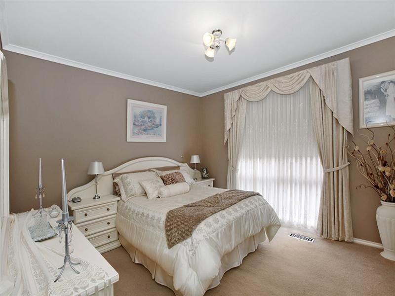36 Dunlop Crescent, Mill Park VIC 3082