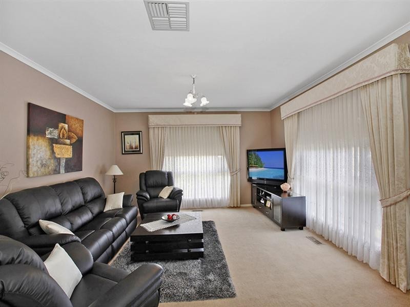 36 Dunlop Crescent, Mill Park VIC 3082