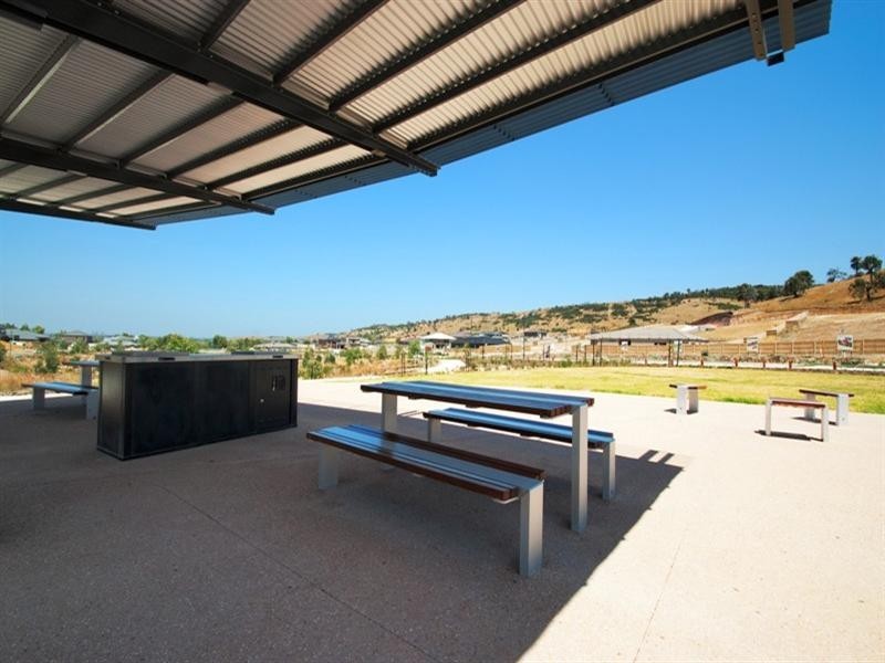 2 Palisades Boulevard, South Morang VIC 3752