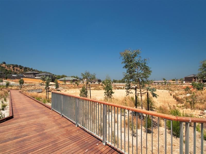 2 Palisades Boulevard, South Morang VIC 3752