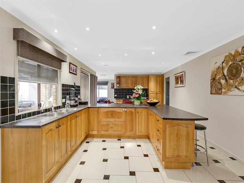 2 Callan Court, Mill Park VIC 3082