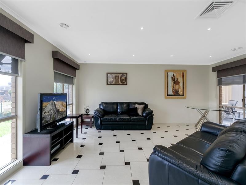 2 Callan Court, Mill Park VIC 3082