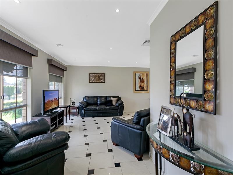 2 Callan Court, Mill Park VIC 3082