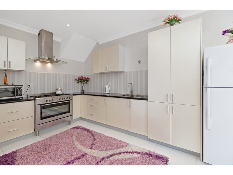 2/16 Elsey Road, Reservoir VIC 3073