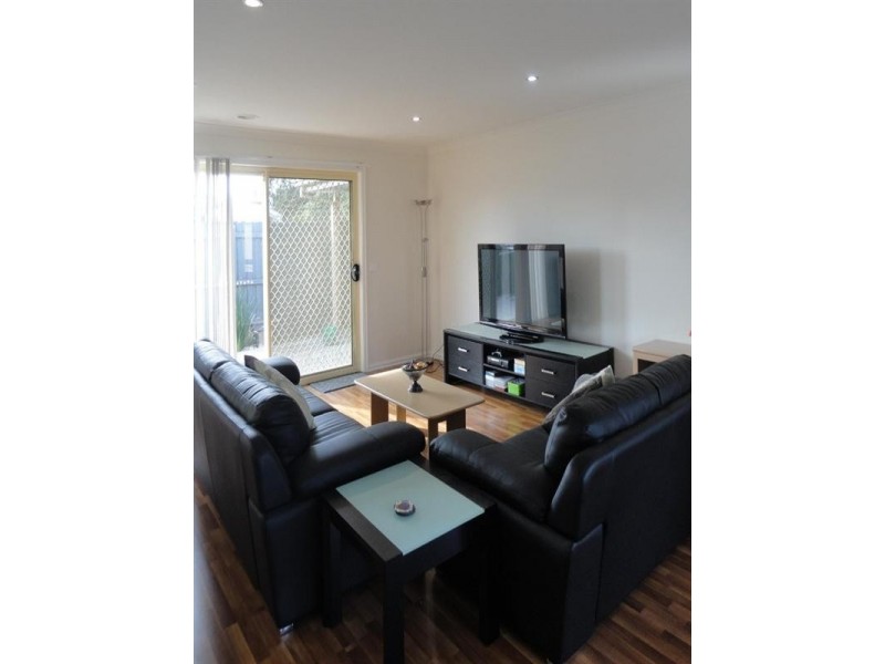 2/82 Curtin Avenue, Lalor VIC 3075