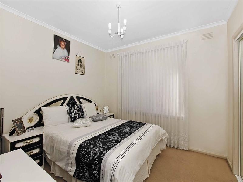 12 Greenstone Court, Thomastown VIC 3074